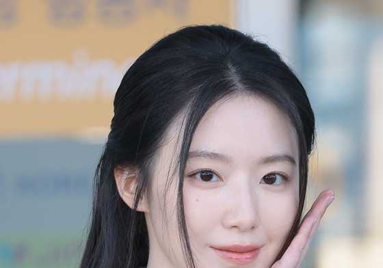 아이돌 슈화, 공항에 핀 꽃