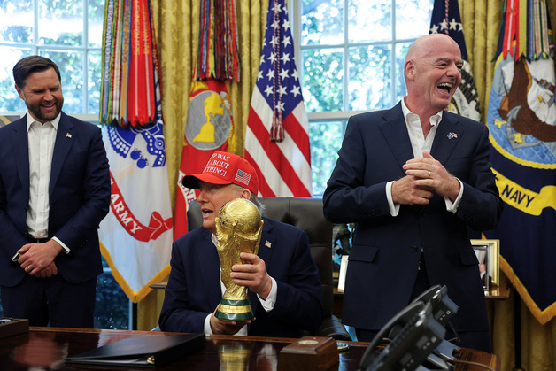 월드컵을 무역 협상장으로? 트럼프, 조추첨 직전 加·멕시코 압박 재개