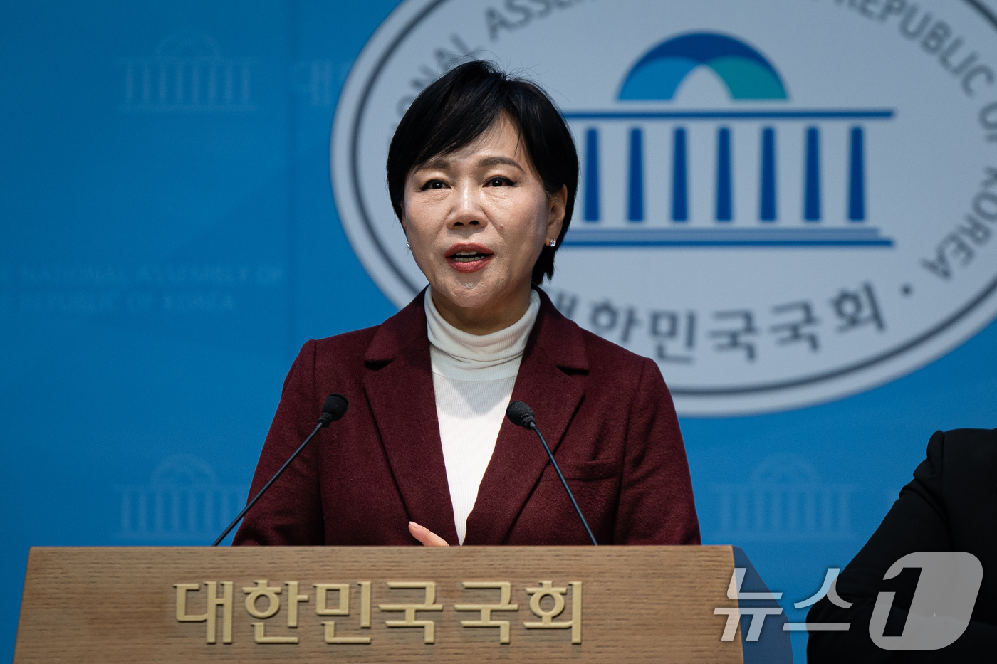 (서울=뉴스1) 유승관 기자 = 전현희 더불어민주당 의원이 5일 서울 여의도 국회 소통관에서 감사원 권익위 표적감사 관련 기자회견을 하고 있다. 2025.12.5/뉴스1