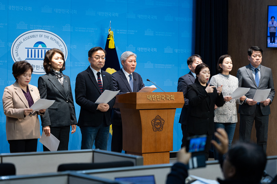 조국혁신당 "내란전담재판부 법무부 장관·헌재 사무처장 몫 추천 빼야"