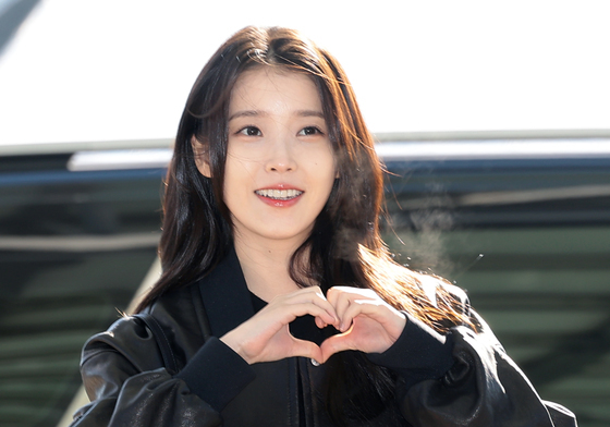 아이유, 한파 녹이는 따뜻한 하트