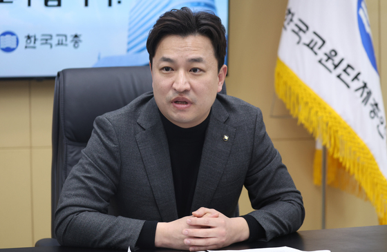 강주호 교총 회장 "교원의 법적 경호팀·정책 대변인 될 것"