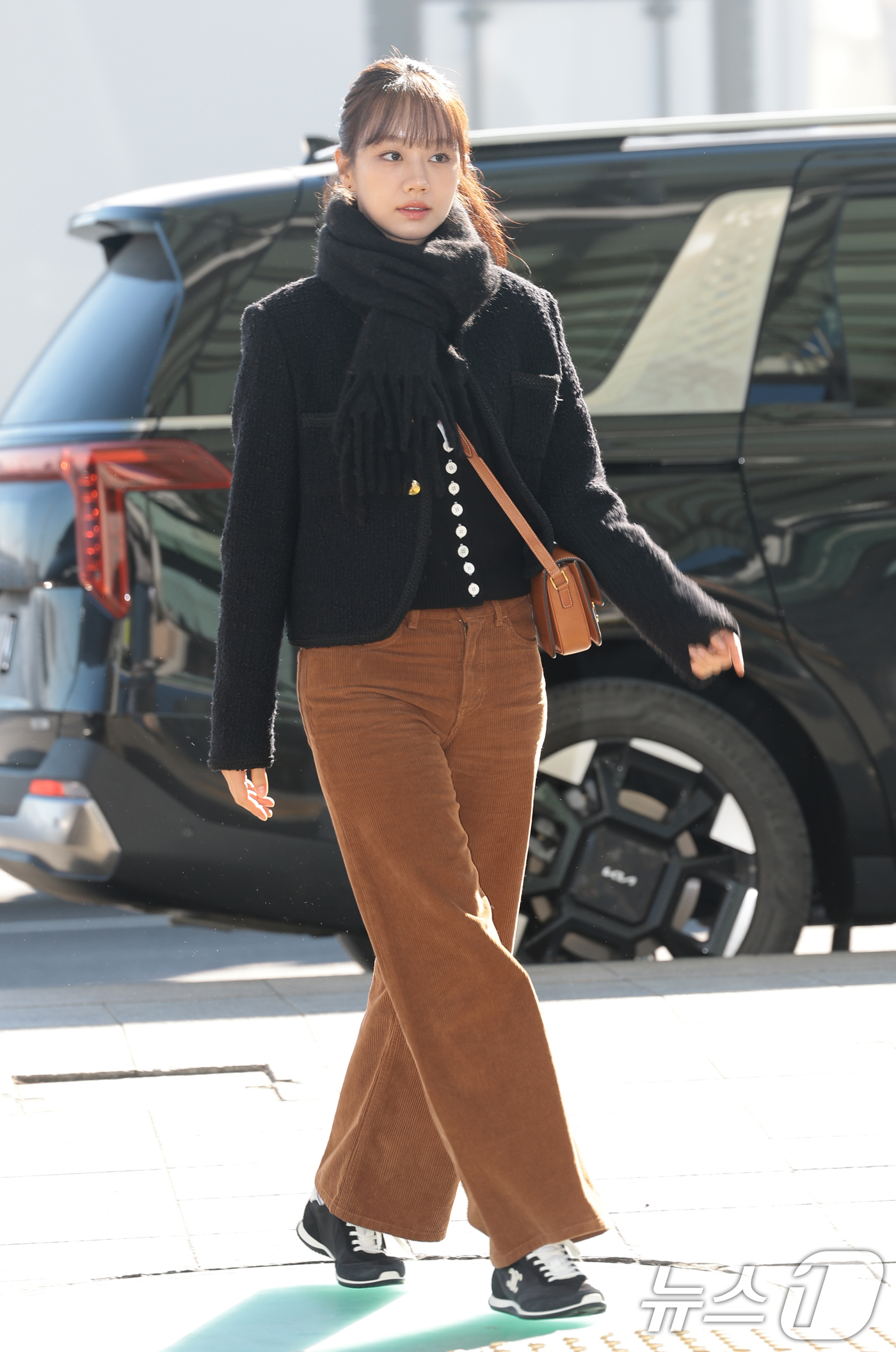 (인천공항=뉴스1) 권현진 기자 = 가수 겸 배우 혜리가 해외 일정을 위해 5일 인천국제공항을 통해 대만으로 출국하고 있다. 2025.12.5/뉴스1