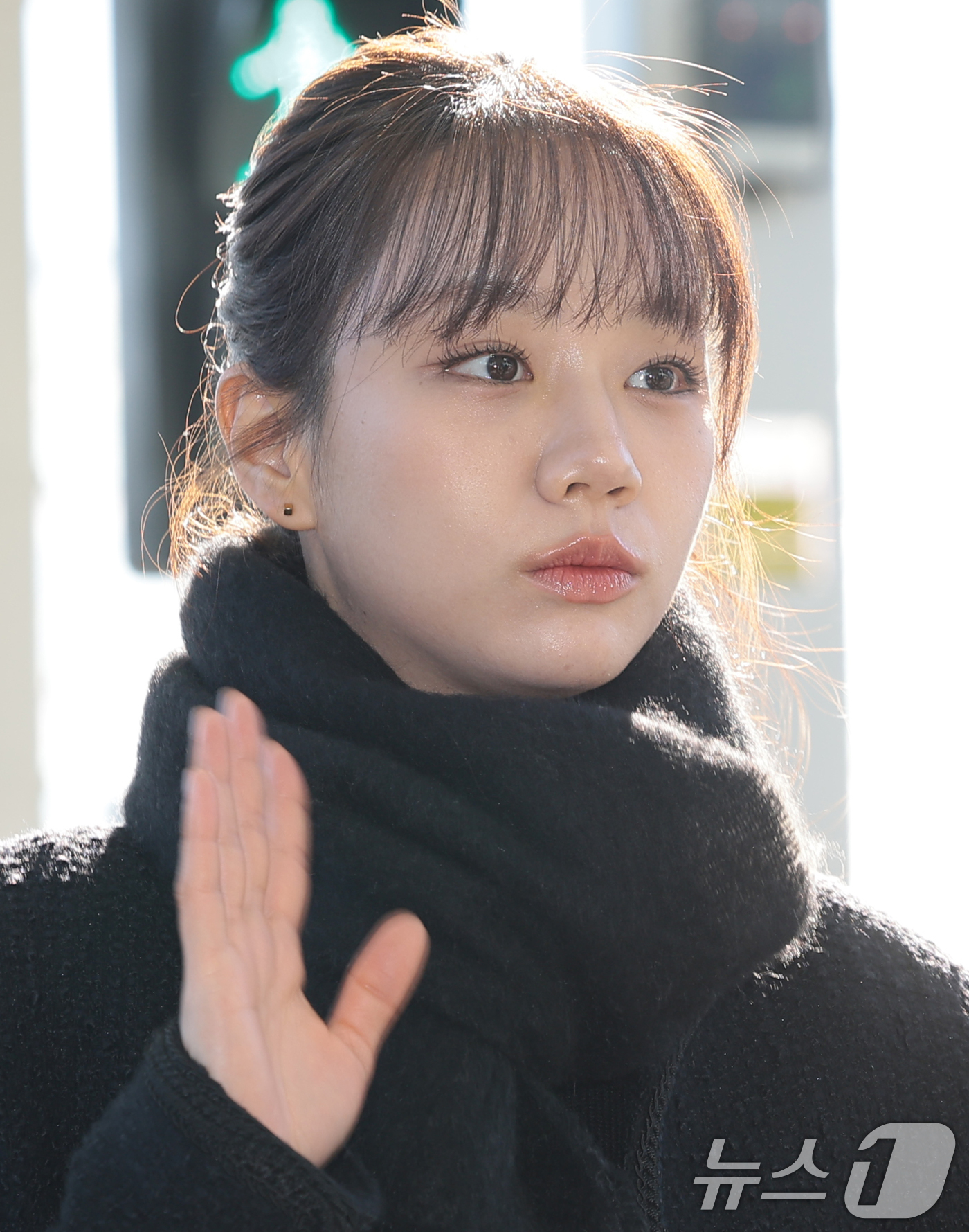 (인천공항=뉴스1) 권현진 기자 = 가수 겸 배우 혜리가 해외 일정을 위해 5일 인천국제공항을 통해 대만으로 출국하고 있다. 2025.12.5/뉴스1