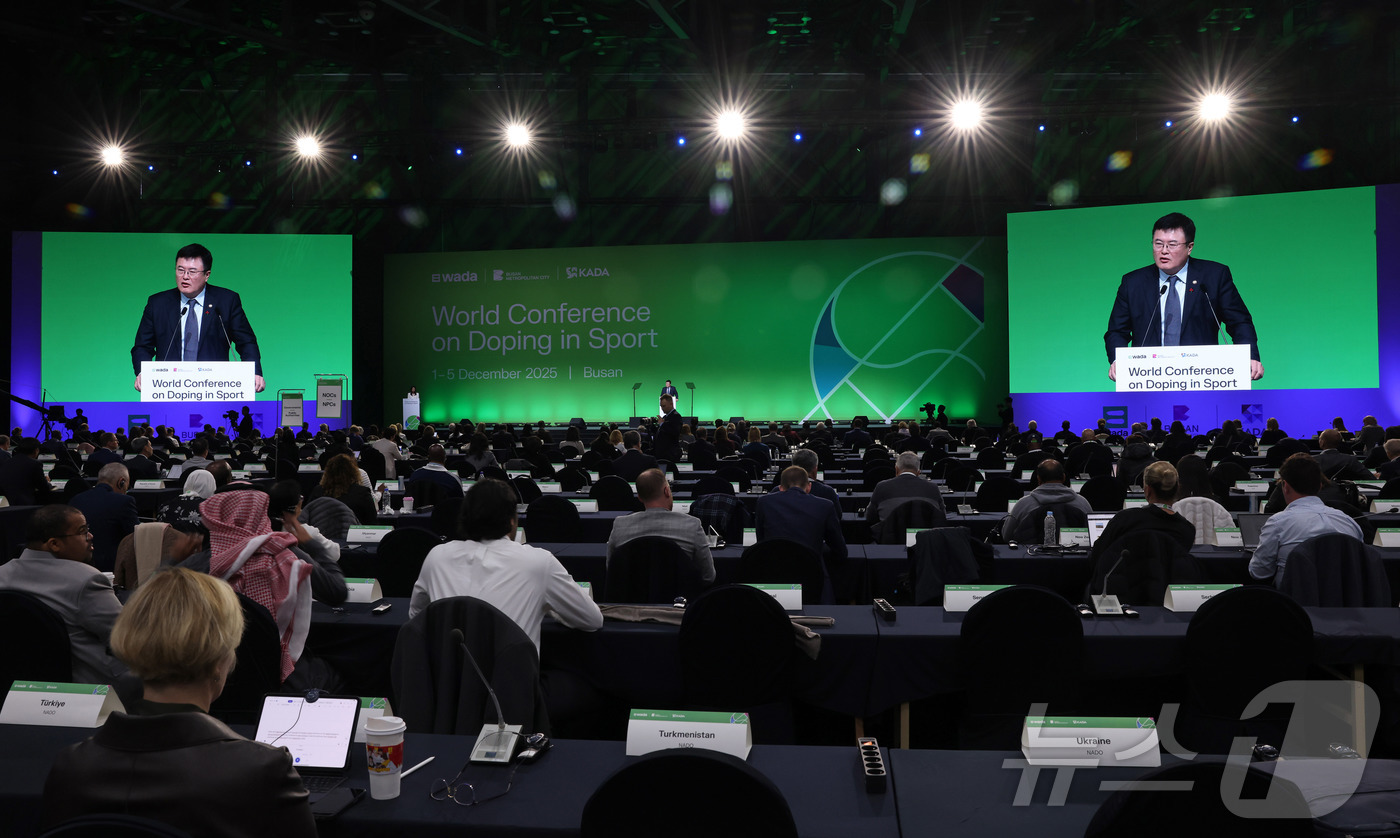 (서울=뉴스1) = 김대현 문화체육관광부 제2차관이 5일 부산 해운대구 벡스코에서 열린 세계도핑방지기구(WADA) 총회 폐회식에서 환송사를 하고 있다. (문화체육관광부 제공. 재판 …