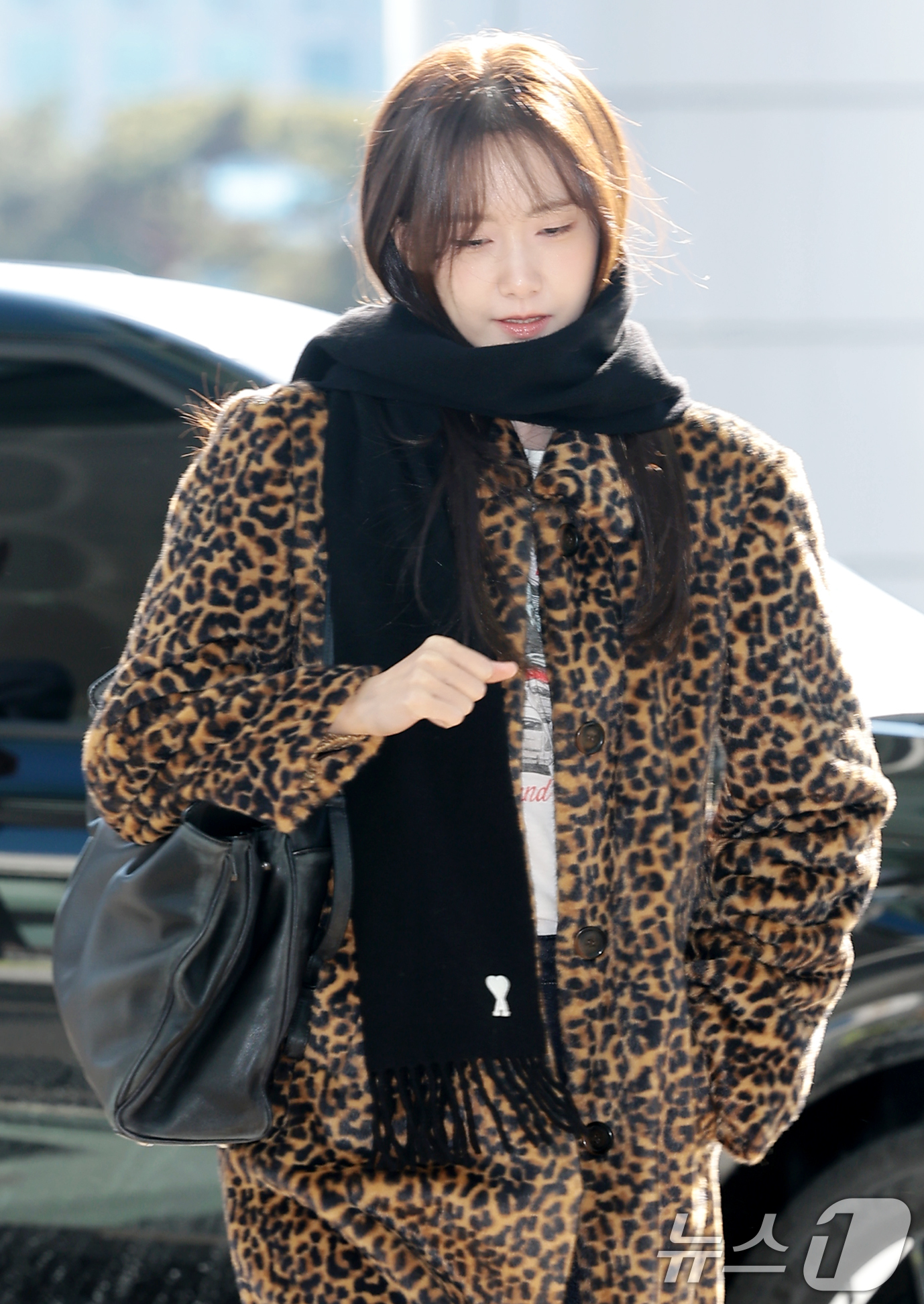 (인천공항=뉴스1) 권현진 기자 = 가수 겸 배우 임윤아가 해외 일정을 위해 5일 인천국제공항을 통해 대만으로 출국하고 있다. 2025.12.5/뉴스1