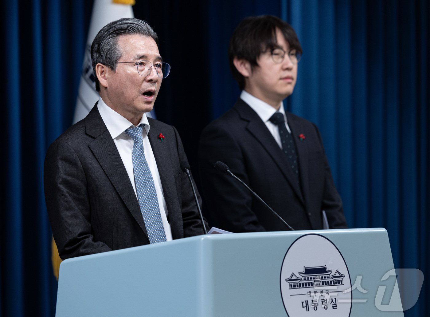 (서울=뉴스1) 이재명 기자 = 김용범 대통령실 정책실장이 5일 서울 용산 대통령실 청사에서 손정의 소프트뱅크그룹 회장 접견 관련 브리핑을 하고 있다. 2025.12.5/뉴스1