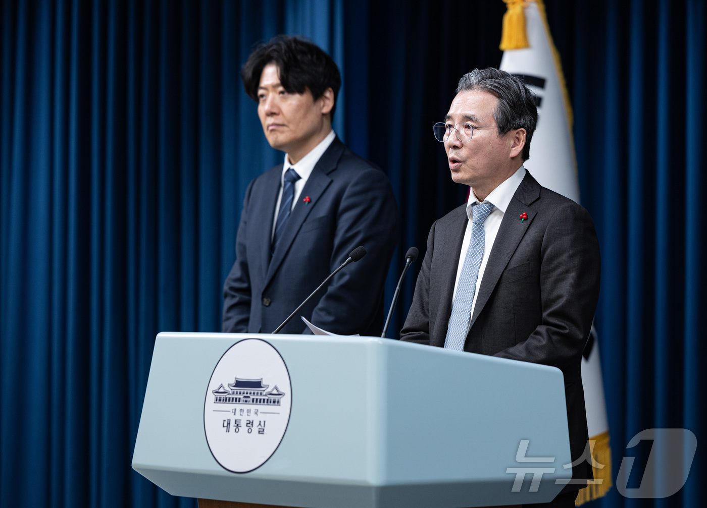 (서울=뉴스1) 이재명 기자 = 김용범 대통령실 정책실장이 5일 서울 용산 대통령실 청사에서 손정의 소프트뱅크그룹 회장 접견 관련 브리핑을 하고 있다. 2025.12.5/뉴스1