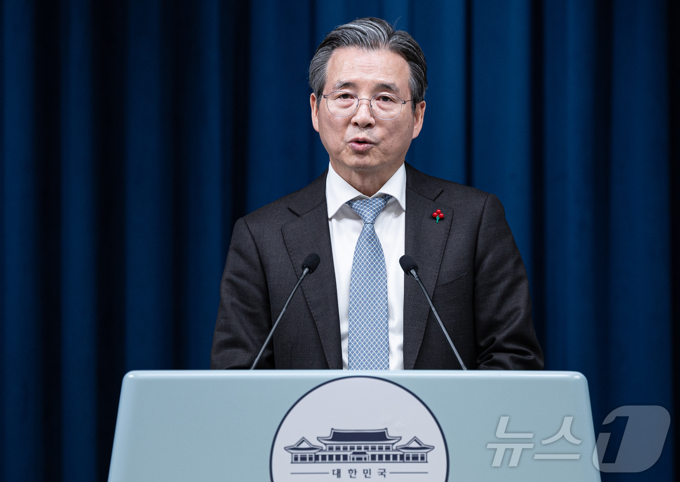 (서울=뉴스1) 이재명 기자 = 김용범 대통령실 정책실장이 5일 서울 용산 대통령실 청사에서 손정의 소프트뱅크그룹 회장 접견 관련 브리핑을 하고 있다. 2025.12.5/뉴스1