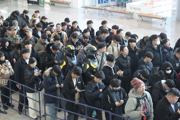 "좋아하는 버추얼 아이돌 보러 독일서 왔어요"…AGF 2025 개막