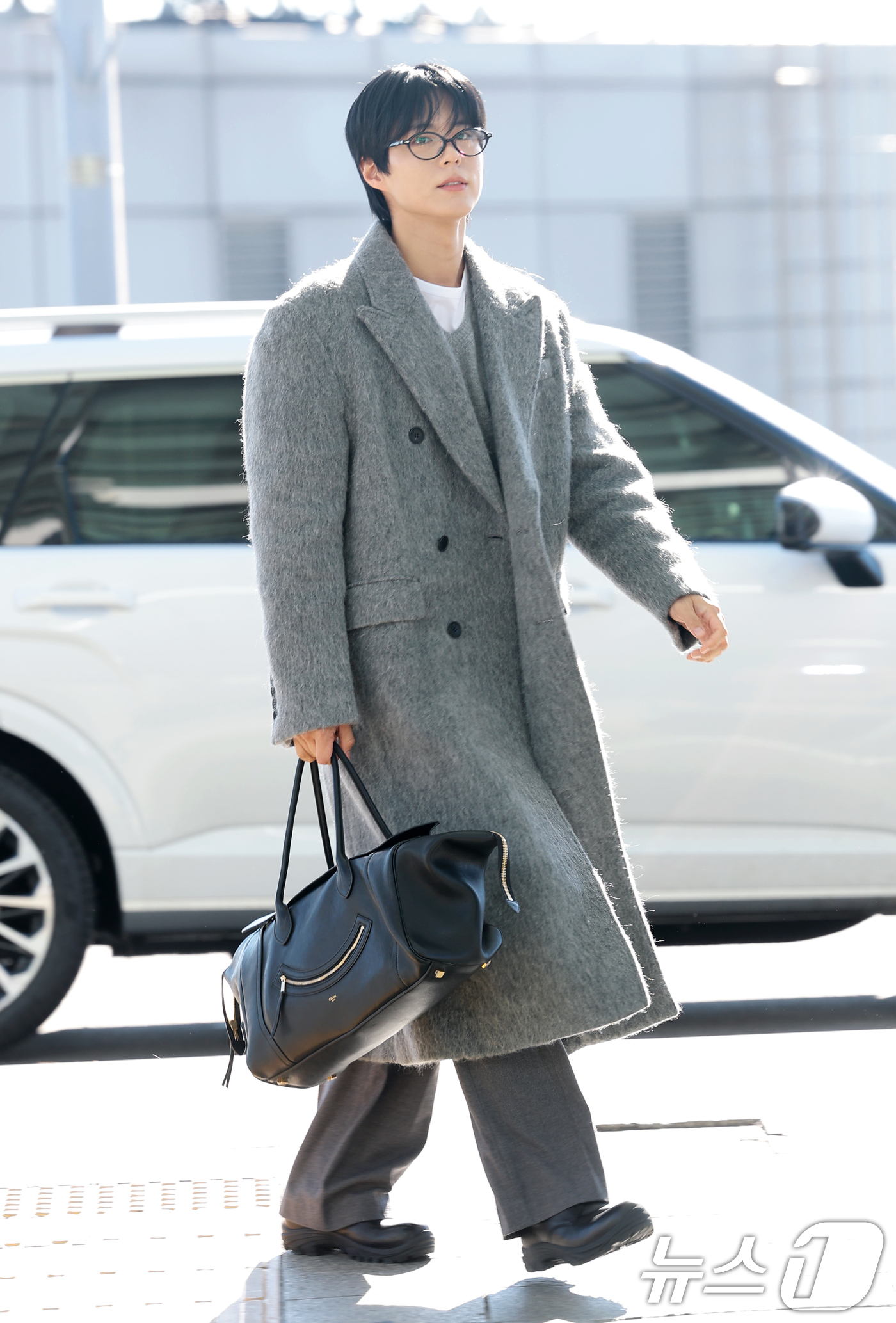 (인천공항=뉴스1) 권현진 기자 = 배우 박보검이 해외 일정을 위해 5일 인천국제공항을 통해 대만으로 출국하고 있다. 2025.12.5/뉴스1