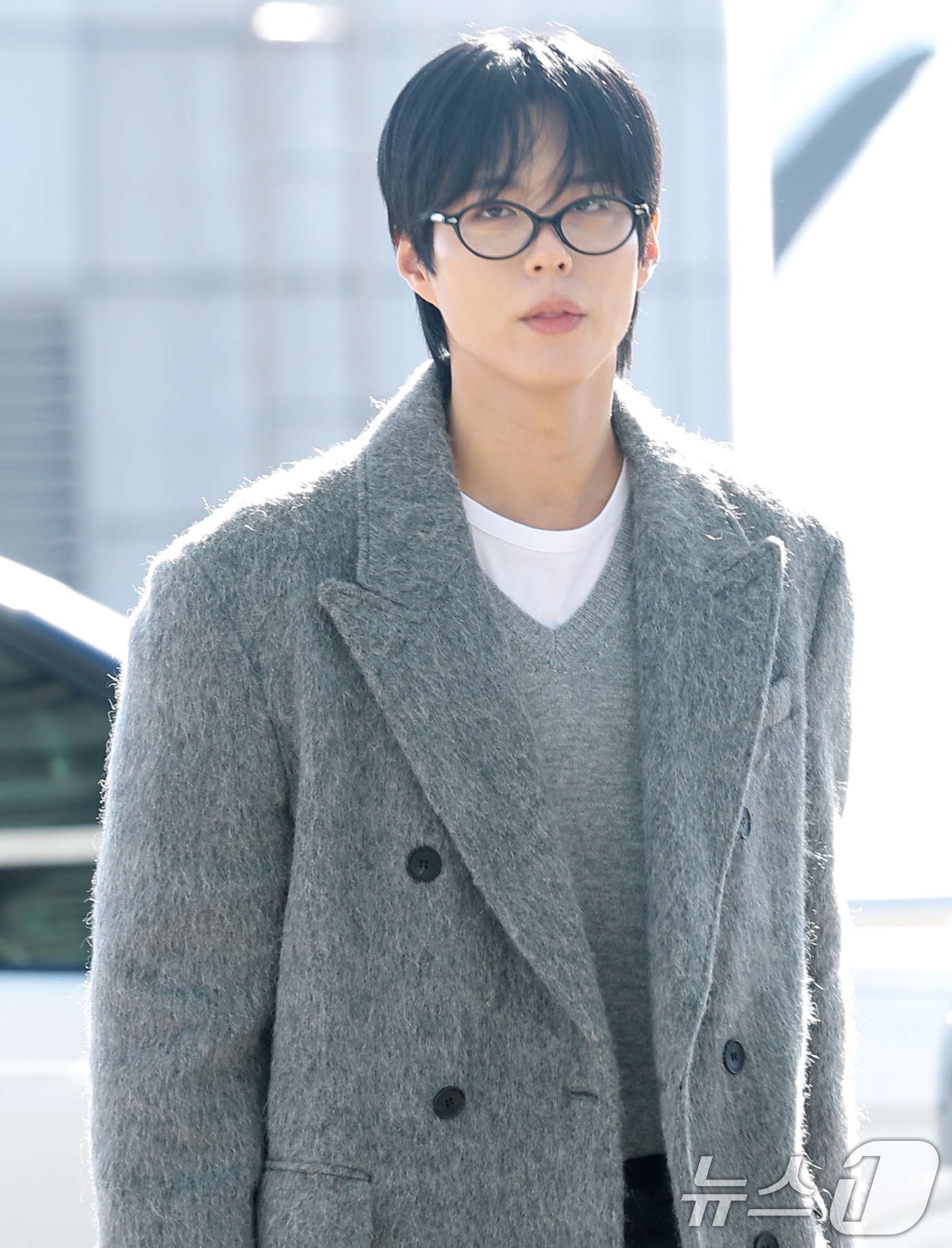 (인천공항=뉴스1) 권현진 기자 = 배우 박보검이 해외 일정을 위해 5일 인천국제공항을 통해 대만으로 출국하고 있다. 2025.12.5/뉴스1