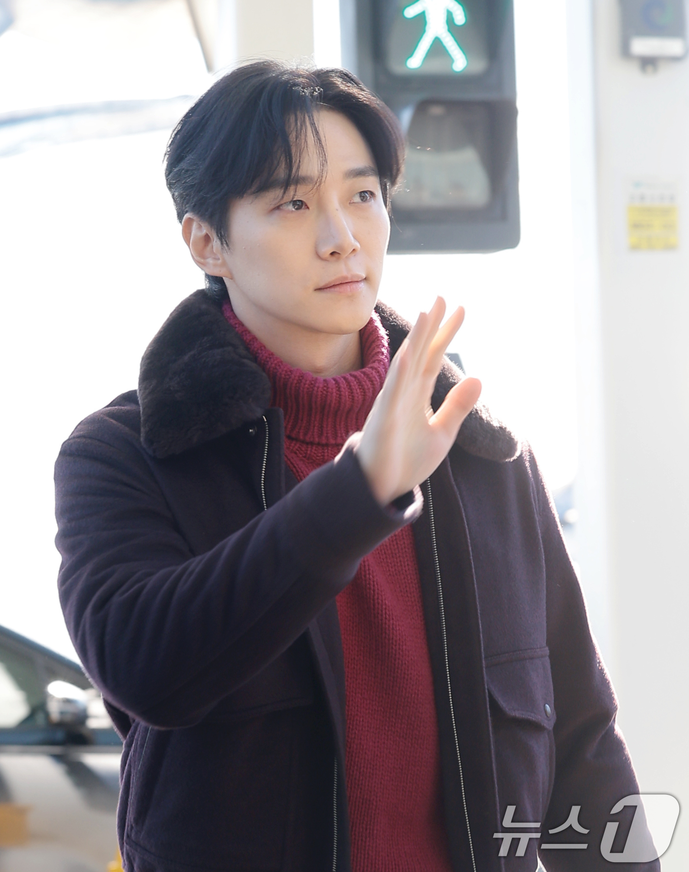 (인천공항=뉴스1) 권현진 기자 = 가수 겸 배우 이준호가 해외 일정을 위해 5일 인천국제공항을 통해 대만으로 출국하고 있다. 2025.12.5/뉴스1