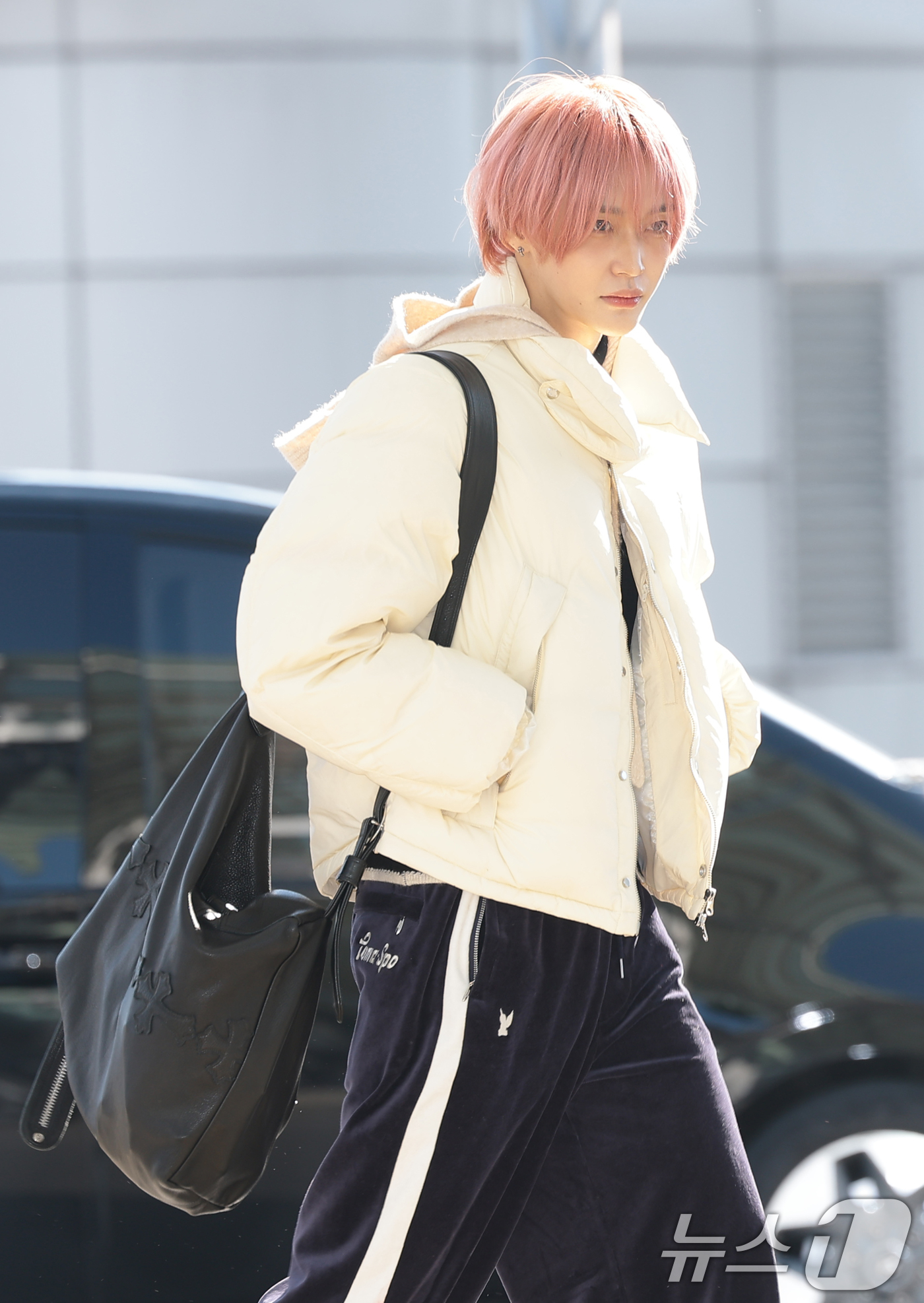 (인천공항=뉴스1) 권현진 기자 = 라이즈 원빈이 해외 일정을 위해 5일 인천국제공항을 통해 대만으로 출국하고 있다. 2025.12.5/뉴스1