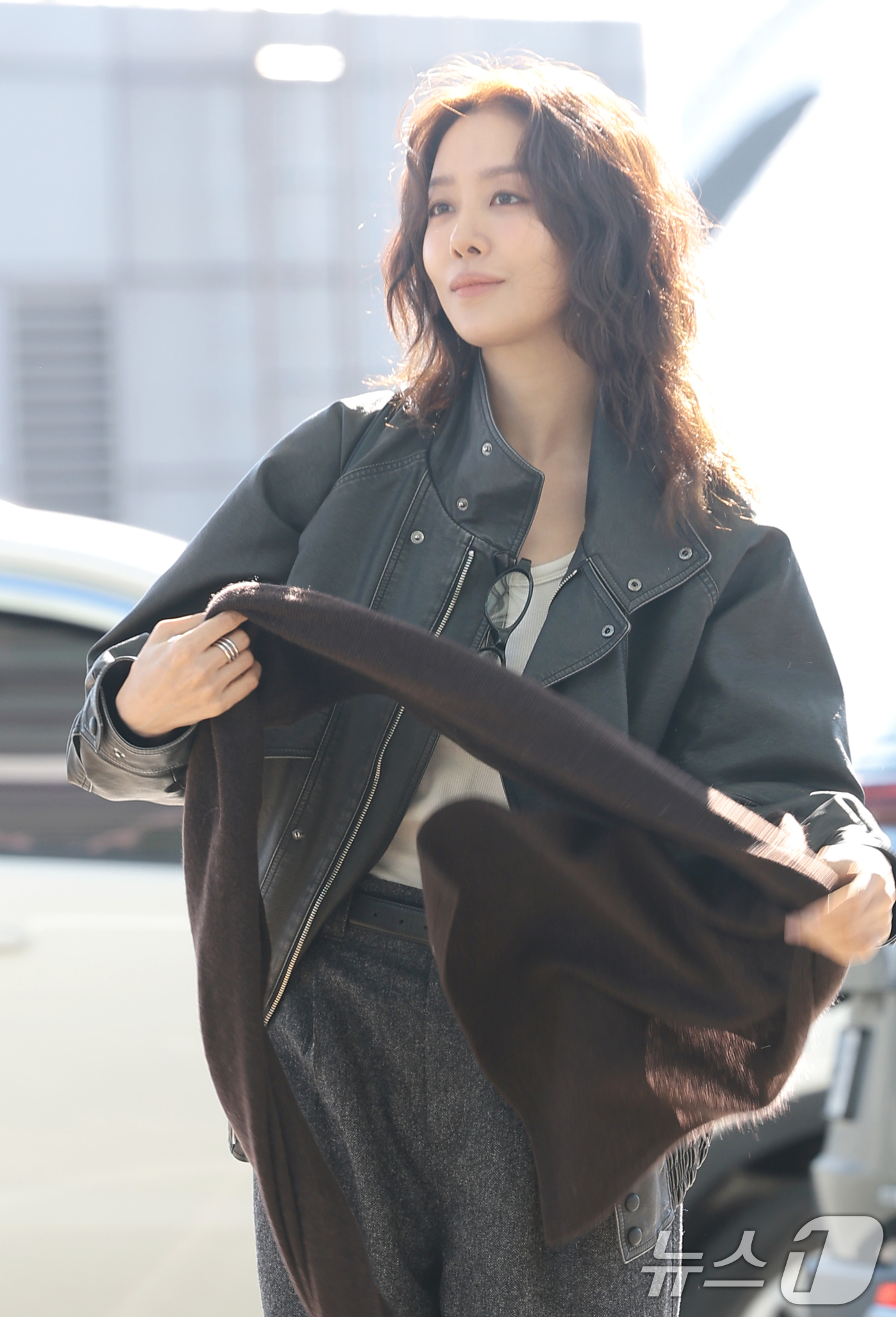 (인천공항=뉴스1) 권현진 기자 = 배우 차주영이 해외 일정을 위해 5일 인천국제공항을 통해 대만으로 출국하고 있다. 2025.12.5/뉴스1