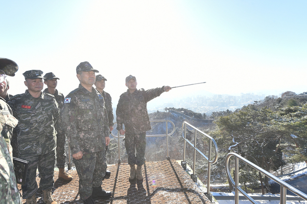 합참의장, '서울 수호' 예하 부대 방문…능동적 준비태세 주문