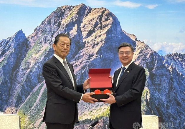 대만 행정원장 "日 다카이치에 감동"…中압박 속 日 지지 공개 표명