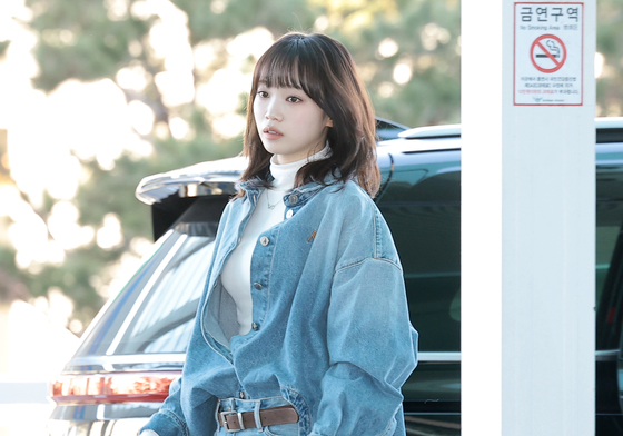 르세라핌 김채원, 돋보이는 청청패션