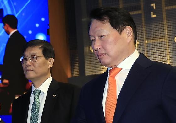 세미나 참석하는 최태원 회장과 이창용 총재