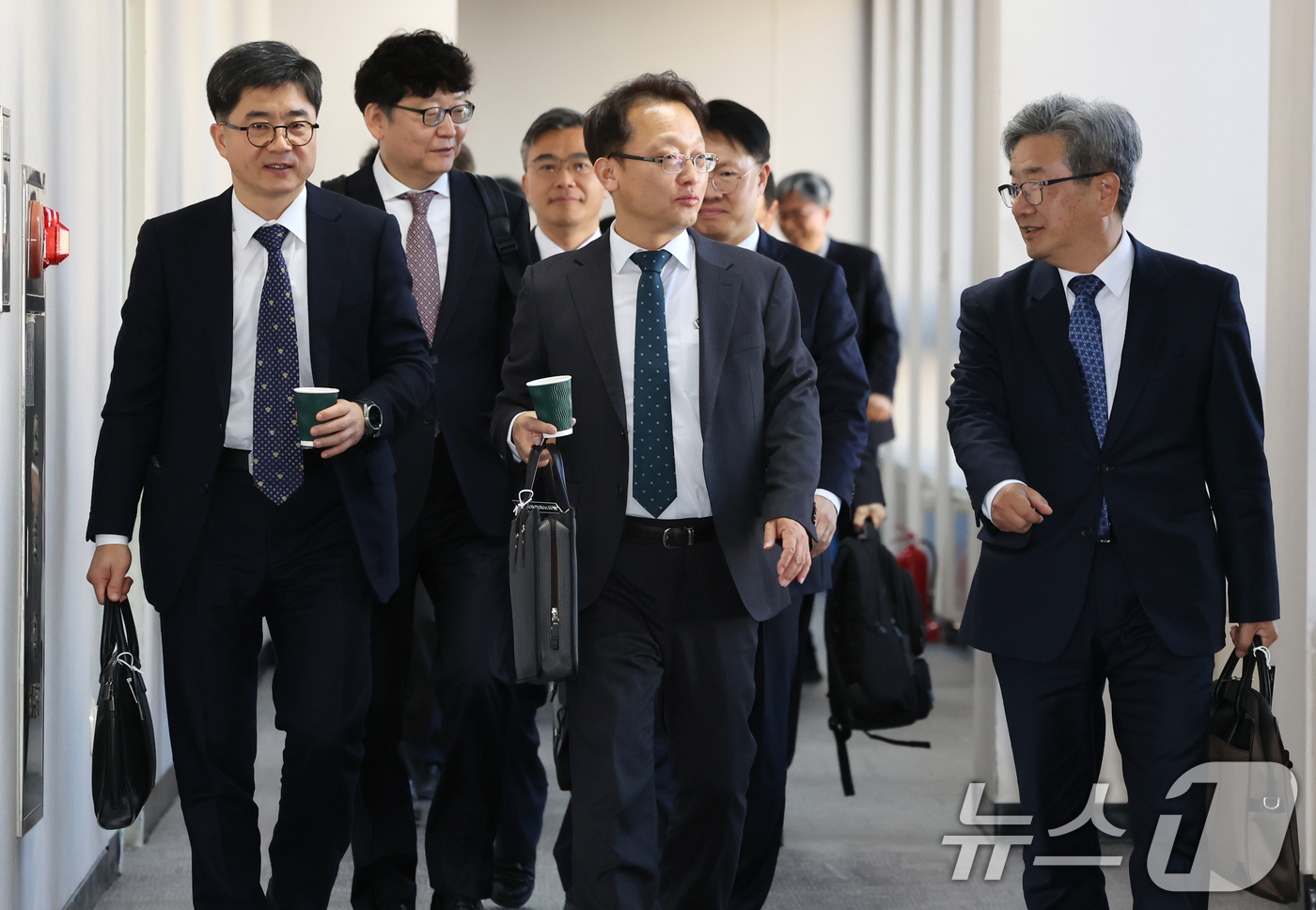 (서울=뉴스1) 장수영 기자 = 전국의 법원장들이 5일 오후 서울 서초구 대법원에서 열린 전국법원장회의에 참석하고 있다. 2025.12.5/뉴스1