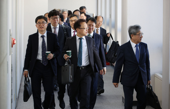 회의장 향하는 전국 법원장들