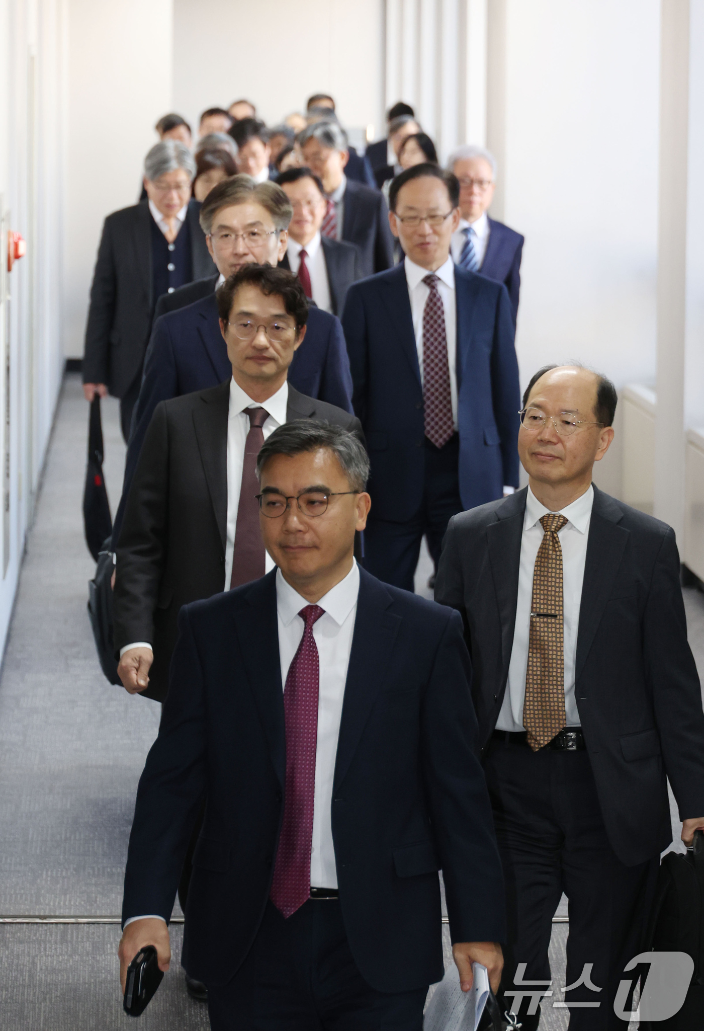 (서울=뉴스1) 장수영 기자 = 전국의 법원장들이 5일 오후 서울 서초구 대법원에서 열린 전국법원장회의에 참석하고 있다. (공동취재) 2025.12.5/뉴스1