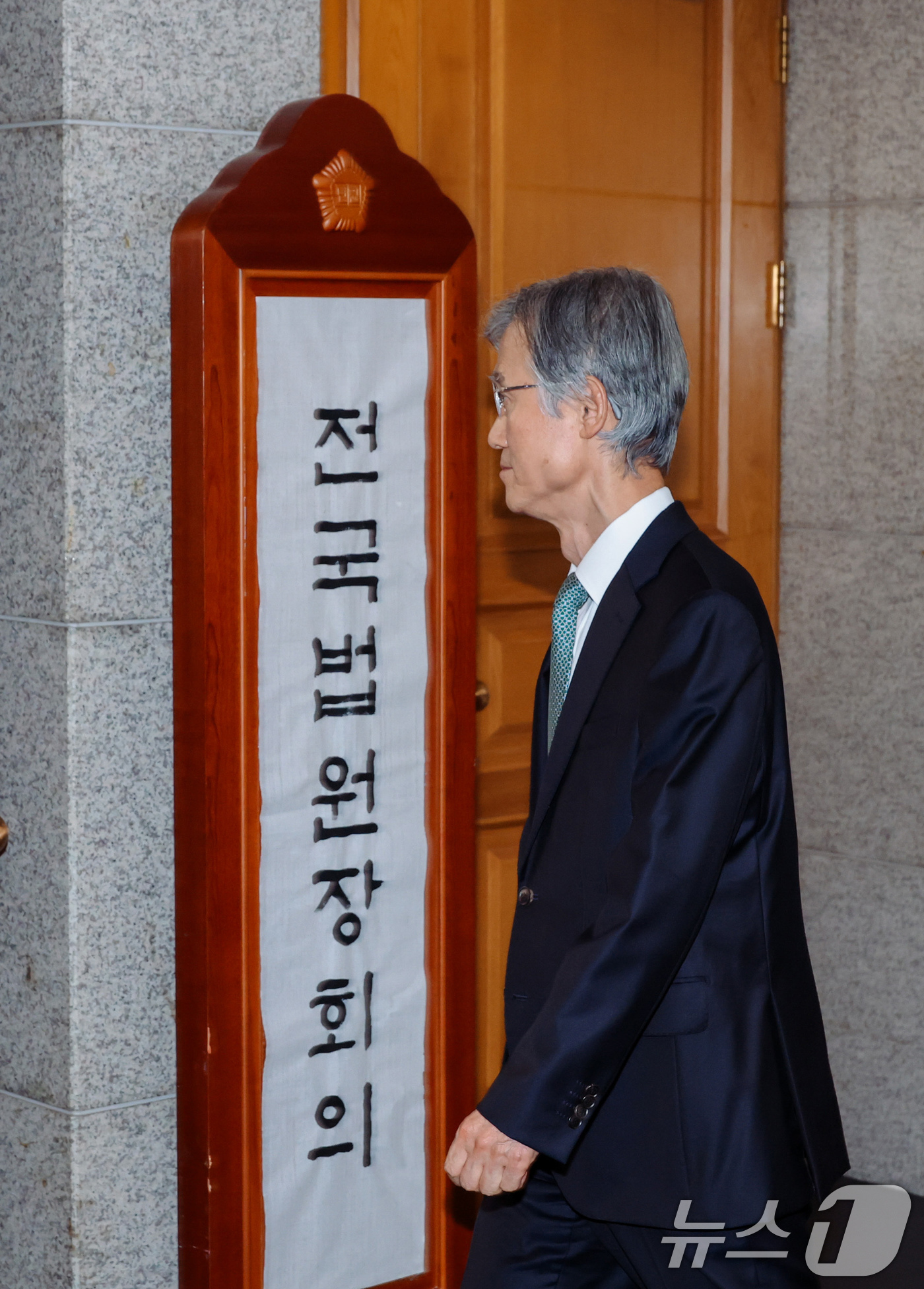 (서울=뉴스1) 장수영 기자 = 조희대 대법원장이 5일 오후 서울 서초구 대법원에서 열린 전국법원장회의에 참석하고 있다. (공동취재) 2025.12.5/뉴스1