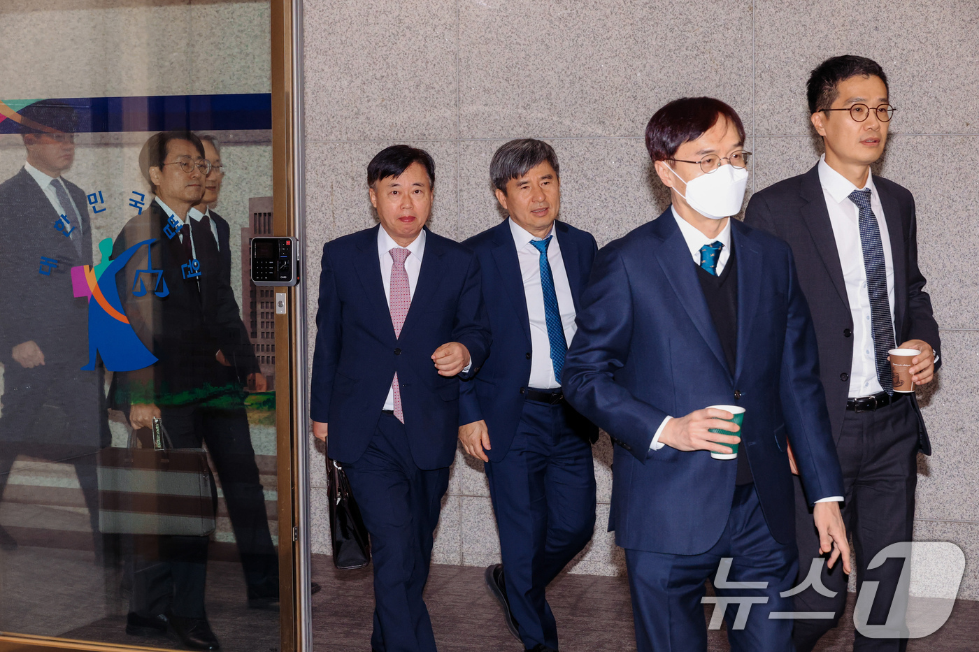 (서울=뉴스1) 장수영 기자 = 전국의 법원장들이 5일 오후 서울 서초구 대법원에서 열린 전국법원장회의에 참석하고 있다. (공동취재) 2025.12.5/뉴스1