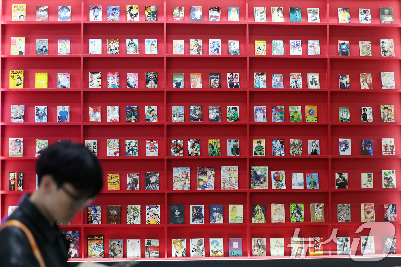 (고양=뉴스1) 황기선 기자 = 5일 오후 경기도 고양시 일산서구 킨텍스(KINTEX)에서 열린 '애니메이션 X 게임 페스티벌(AGF) 2025'에서 관람객들이 부스를 둘러보고 있 …