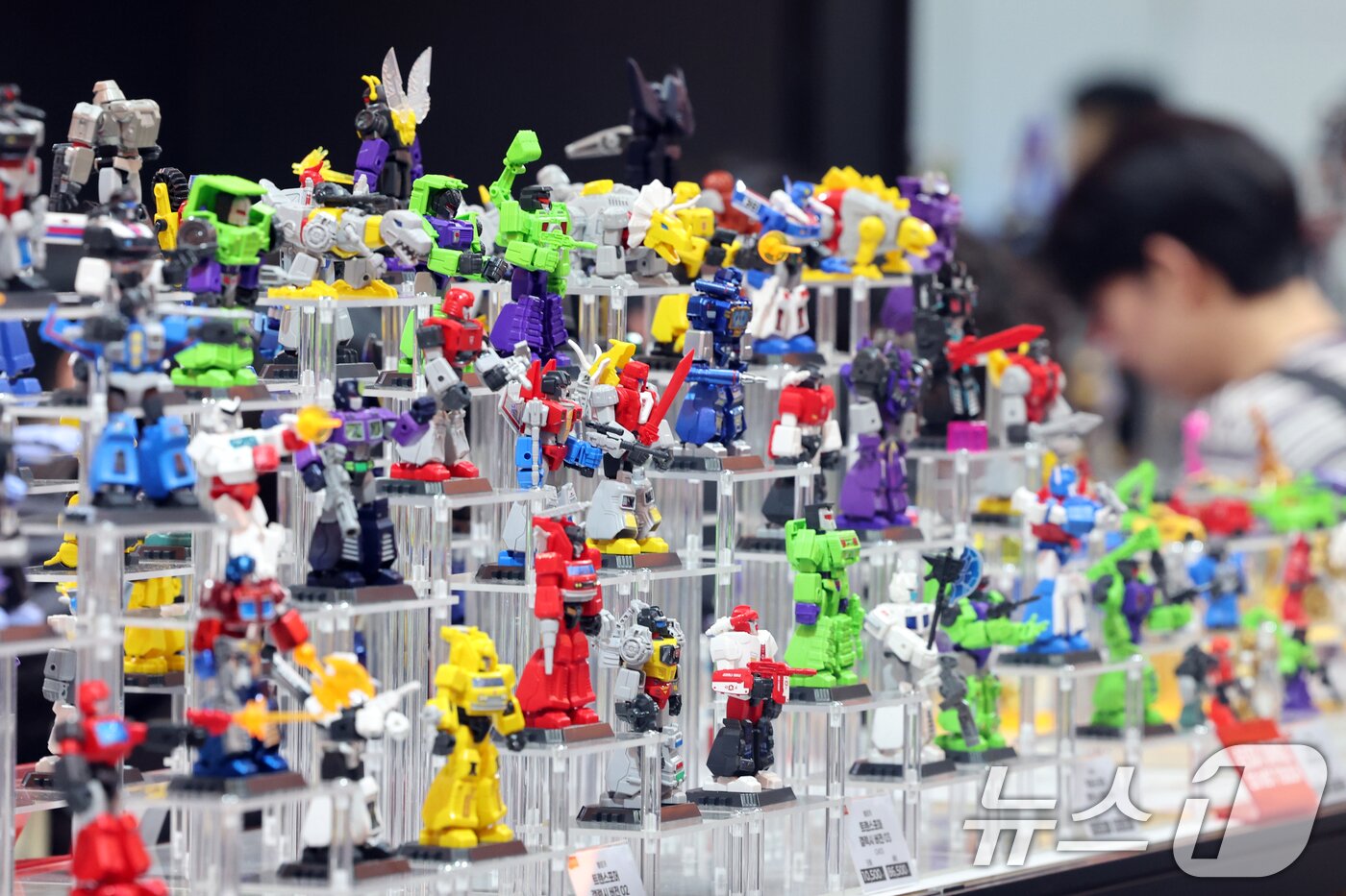 본문 이미지 - 5일 오후 경기도 고양시 일산서구 킨텍스&#40;KINTEX&#41;에서 열린 &#39;애니메이션 X 게임 페스티벌&#40;AGF&#41; 2025&#39;에 피규어가 진열돼 있다. 2025.12.5/뉴스1 ⓒ News1 황기선 기자