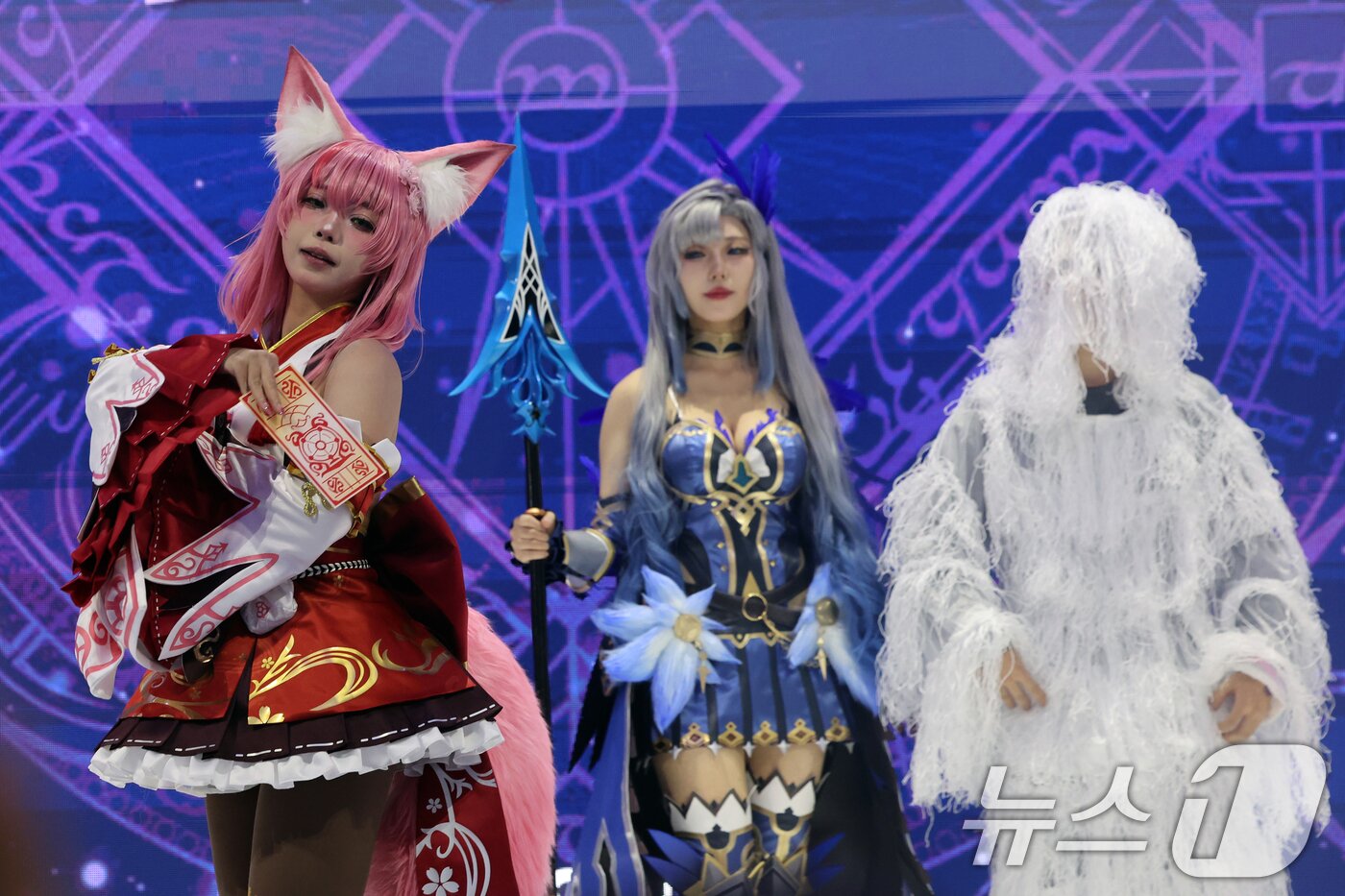 본문 이미지 - 5일 오후 경기도 고양시 일산서구 킨텍스&#40;KINTEX&#41;에서 열린 &#39;애니메이션 X 게임 페스티벌&#40;AGF&#41; 2025&#39;에서 코스프레 이벤트가 진행되고 있다. 2025.12.5/뉴스1 ⓒ News1 황기선 기자