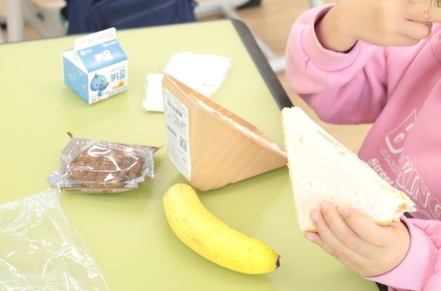 "오늘은 밥 대신 빵"…학비연대 파업에 울산 94개교 급식 차질