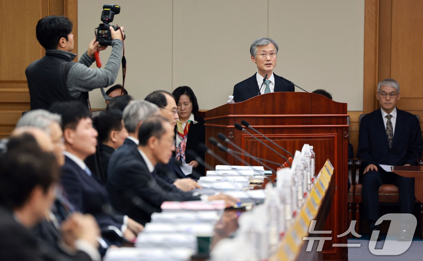 본문 이미지 - 조희대 대법원장이 5일 서울 서초구 대법원에서 열린 전국법원장회의에서 인사말을 하고 있다. &#40;공동취재&#41; 2025.12.5/뉴스1 ⓒ News1 장수영 기자