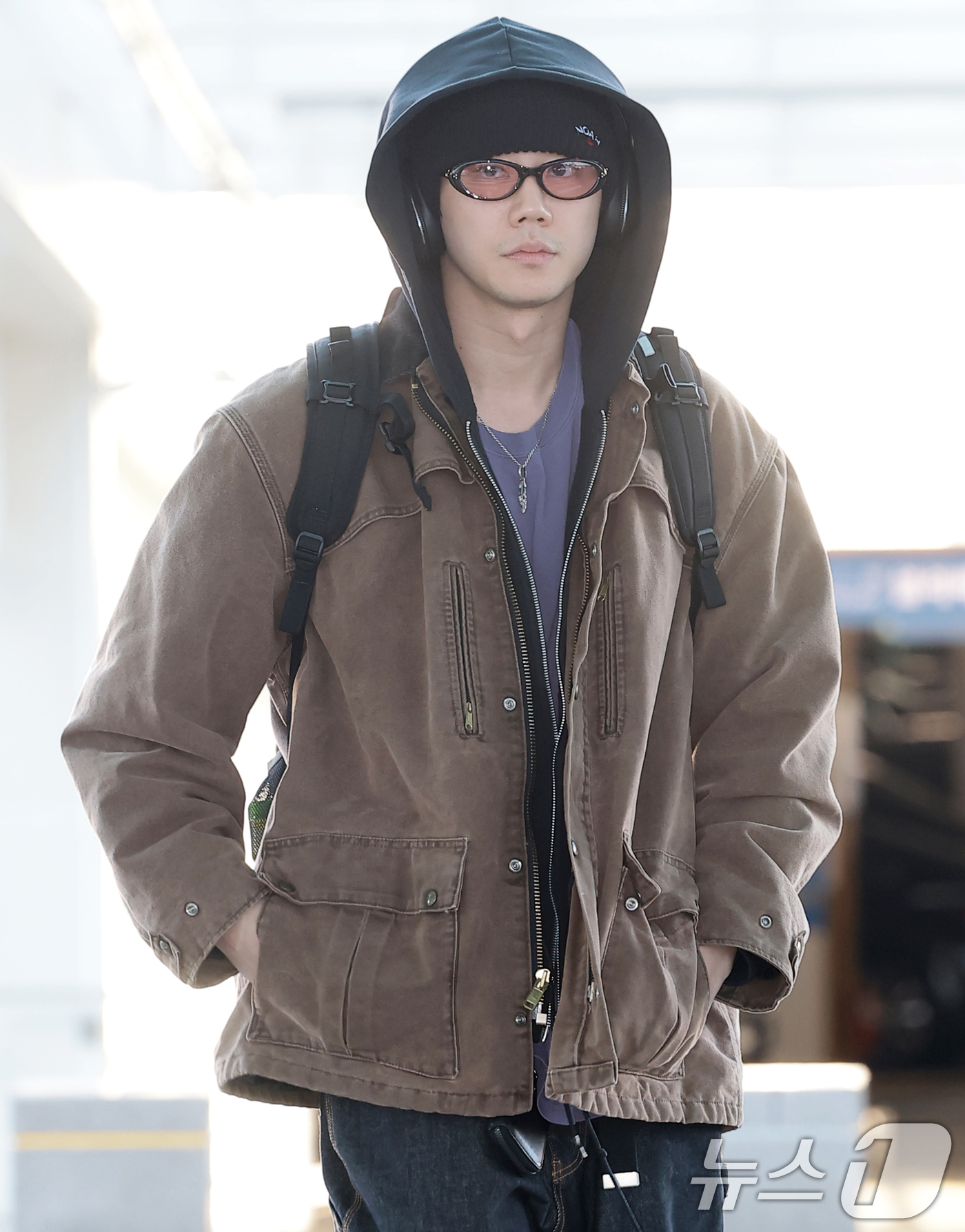 (인천공항=뉴스1) 권현진 기자 = 배우 이준영이 해외 일정을 위해 5일 인천국제공항을 통해 대만으로 출국하고  있다. 2025.12.5/뉴스1