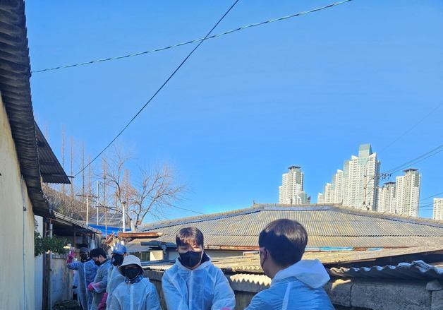 산림청 '사랑의 연탄배달'…어려운 이웃에 온기 전달