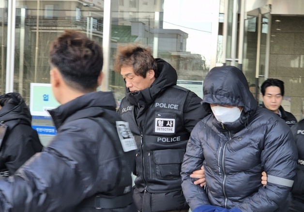 실질심사 마친 \'계엄령 놀이\' 공무원