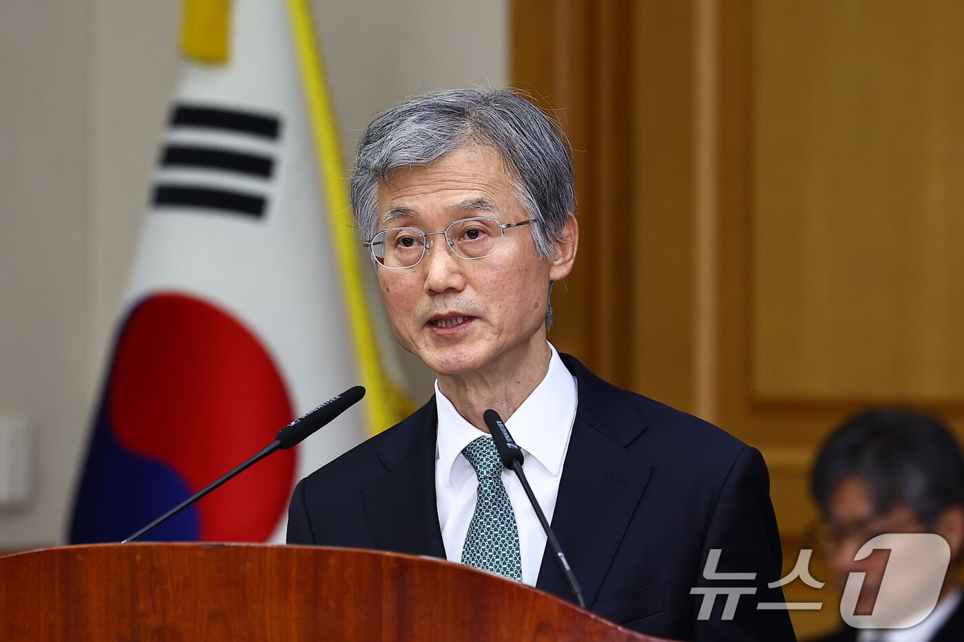 본문 이미지 - 조희대 대법원장이 5일 오후 서울 서초구 대법원에서 열린 전국법원장회의에서 인사말을 하고 있다. &#40;공동취재&#41; 2025.12.5/뉴스1 ⓒ News1 장수영 기자