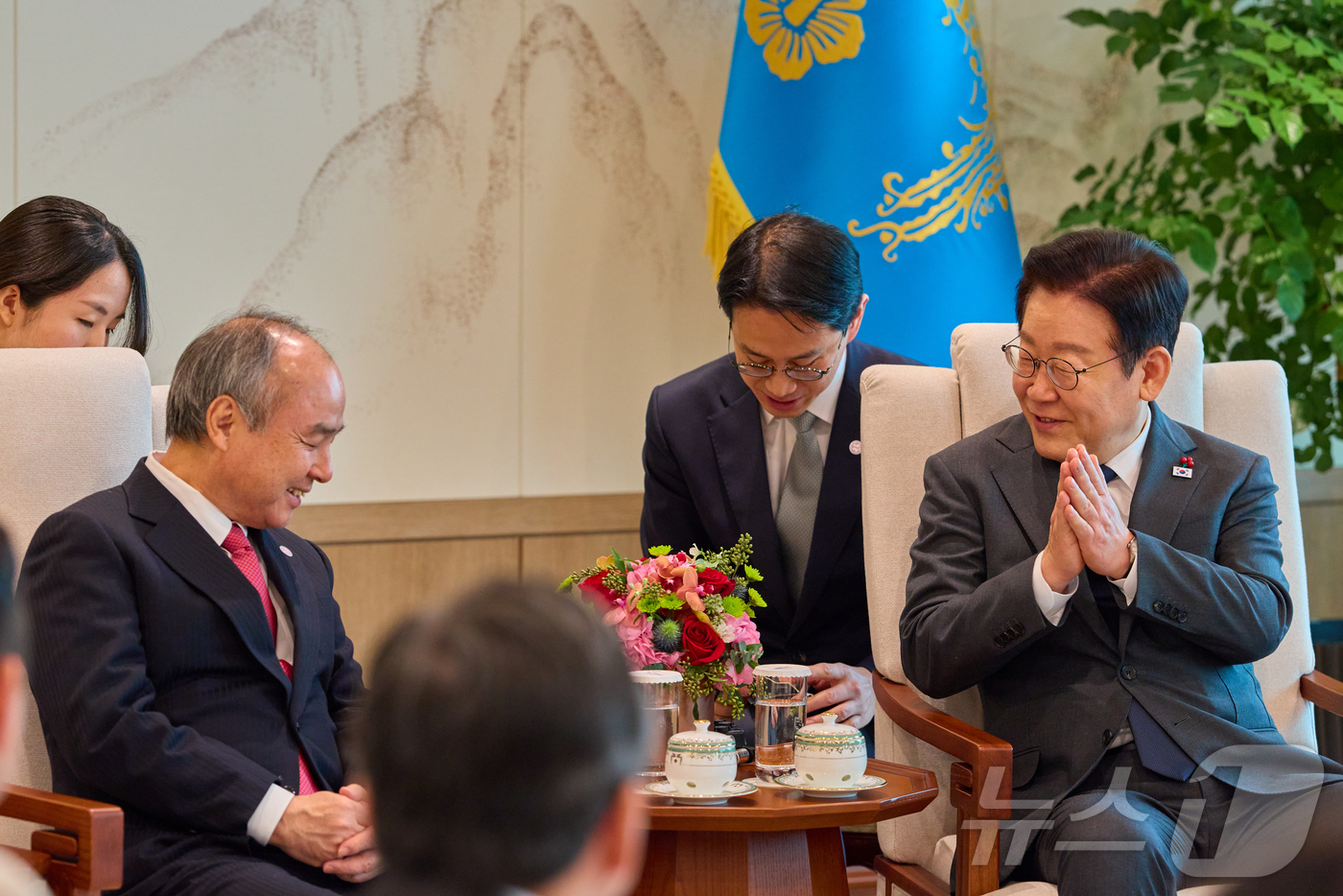 (서울=뉴스1) 이재명 기자 = 이재명 대통령이 5일 서울 용산 대통령실 청사에서 손정의 소프트뱅크그룹 회장 접견을 하고 있다. (대통령실 제공. 재판매 및 DB 금지)  2025 …