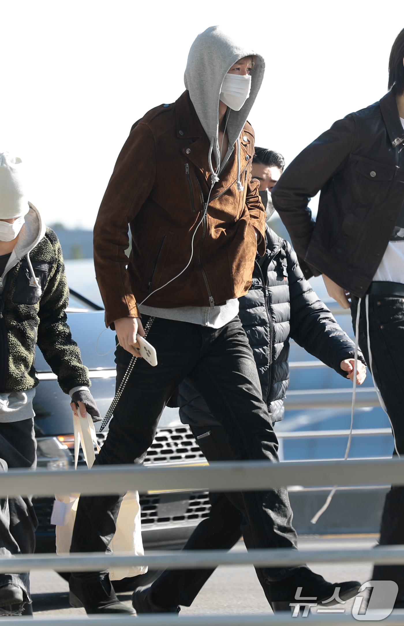 (인천공항=뉴스1) 권현진 기자 = 코르티스 마틴이 해외 일정을 위해 5일 인천국제공항을 통해 대만으로 출국하고  있다. 2025.12.5/뉴스1