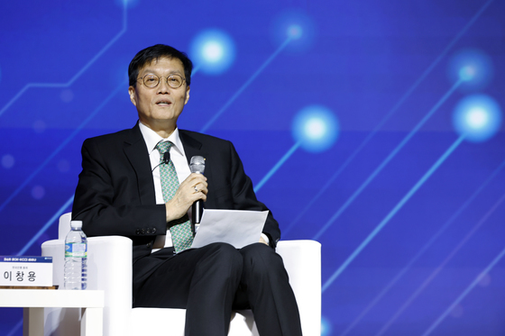이창용 "스테이블코인 도입 필요하나 은행 중심으로 관리해야"