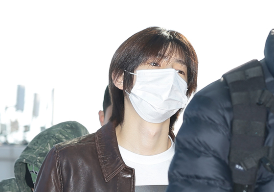 주훈, 우수에 찬 눈빛