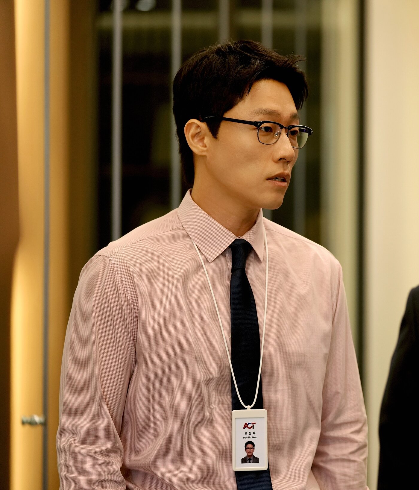 본문 이미지 - JTBC &#39;서울 자가에 대기업 다니는 김부장 이야기&#39; 배우 이신기 / SLL, 드라마하우스, 바로엔터테인먼트 제공