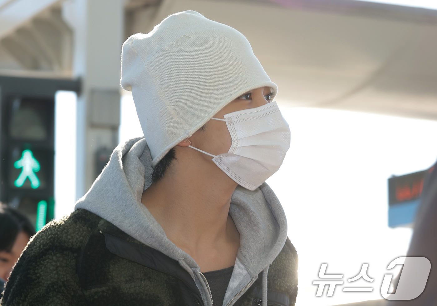 (인천공항=뉴스1) 권현진 기자 = 코르티스 제임스가 해외 일정을 위해 5일 인천국제공항을 통해 대만으로 출국하고  있다. 2025.12.5/뉴스1