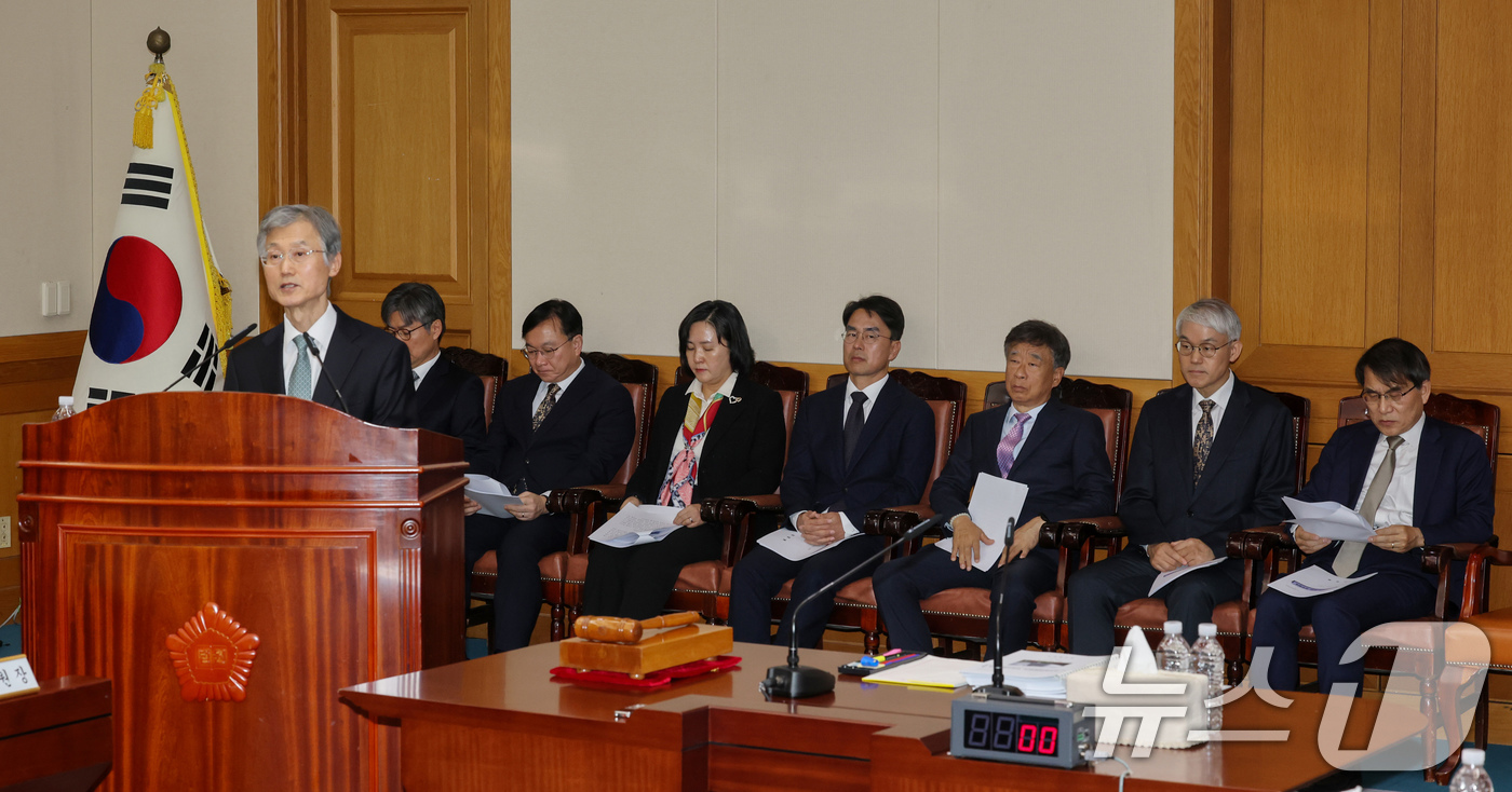 (서울=뉴스1) 장수영 기자 = 조희대 대법원장이 5일 오후 서울 서초구 대법원에서 열린 전국법원장회의에서 인사말을 하고 있다. (공동취재) 2025.12.5/뉴스1