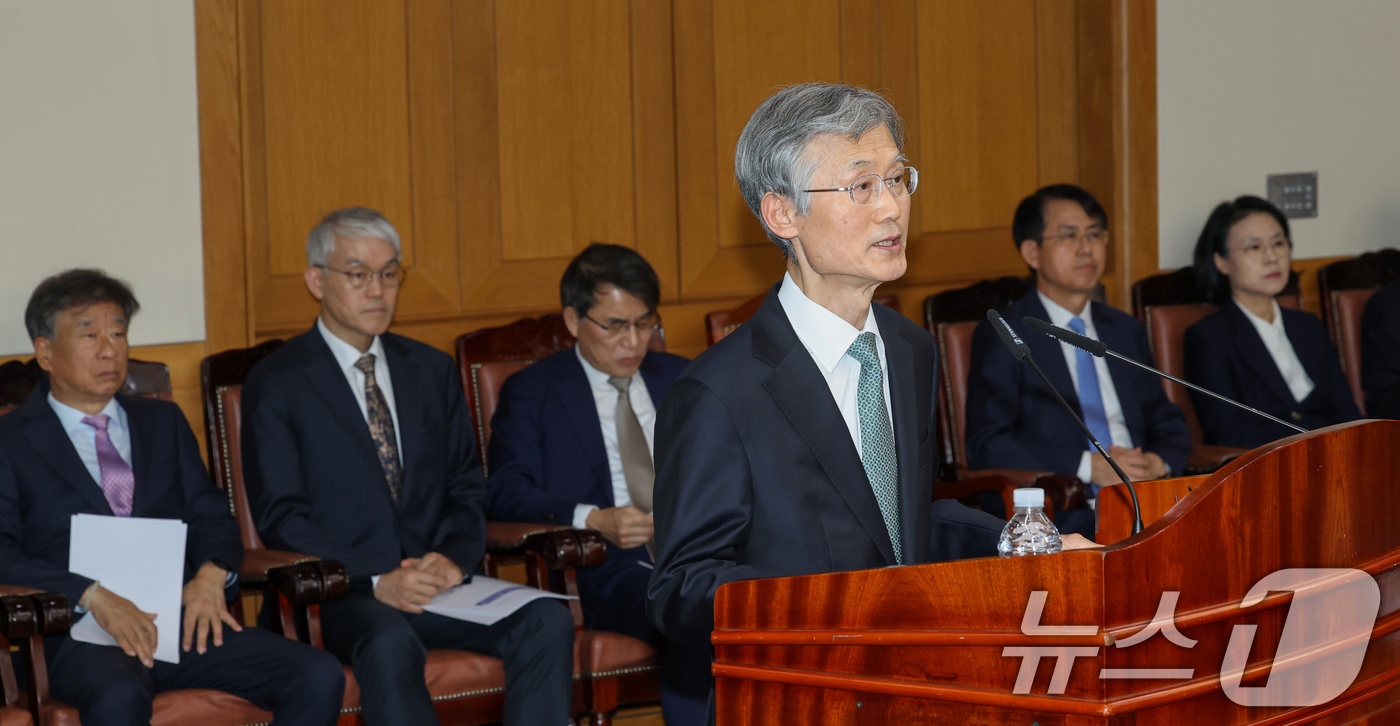 (서울=뉴스1) 장수영 기자 = 조희대 대법원장이 5일 오후 서울 서초구 대법원에서 열린 전국법원장회의에서 인사말을 하고 있다. (공동취재) 2025.12.5/뉴스1