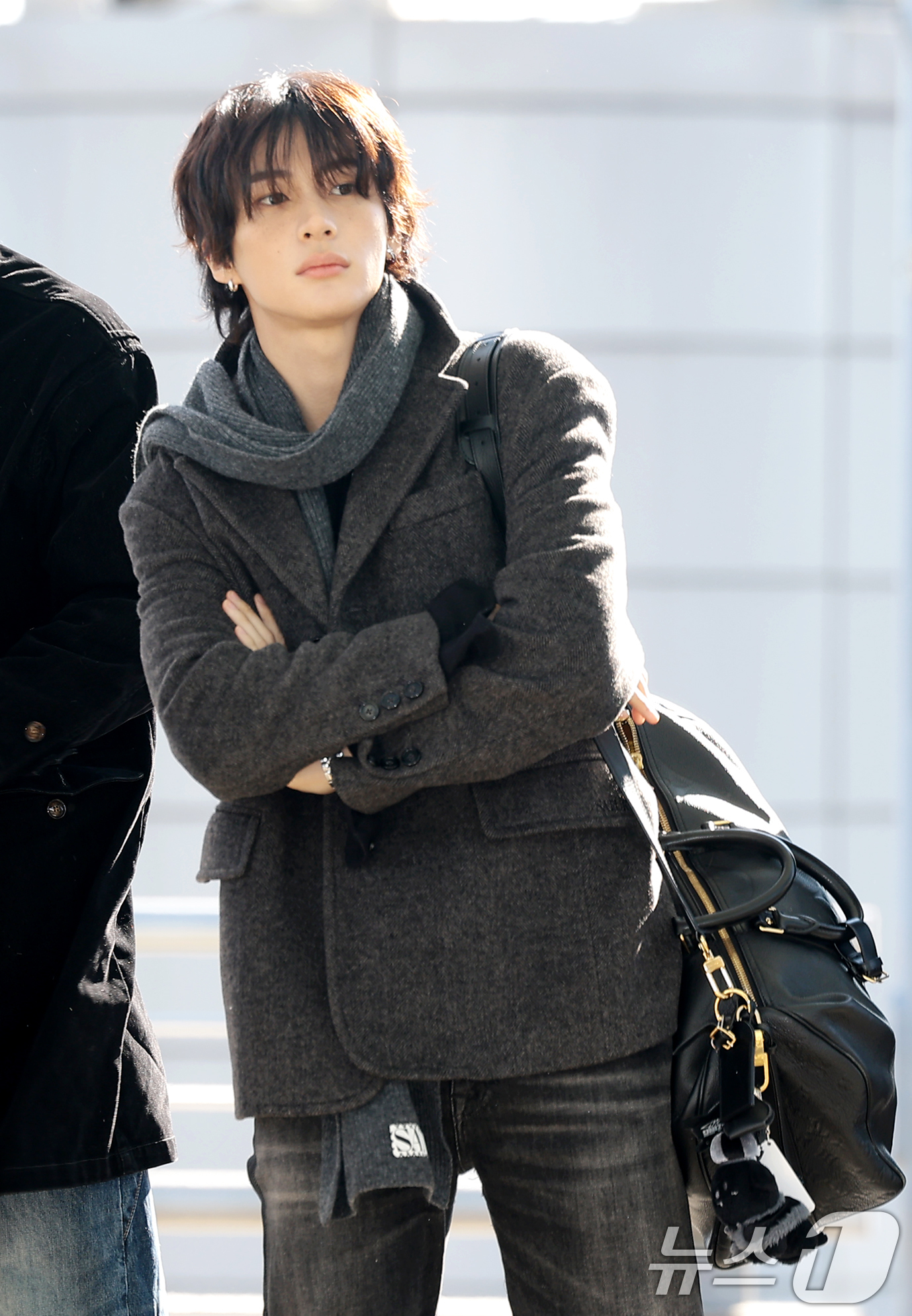 (인천공항=뉴스1) 권현진 기자 = 라이즈 앤톤이 해외 일정을 위해 5일 인천국제공항을 통해 대만으로 출국하고  있다. 2025.12.5/뉴스1