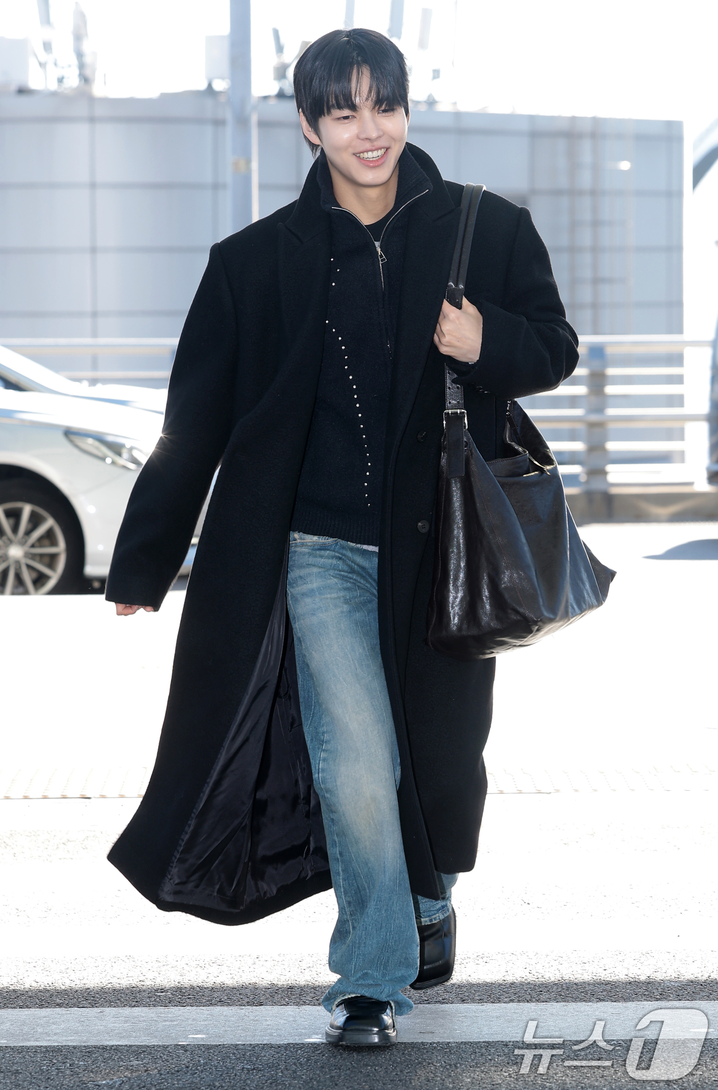 (인천공항=뉴스1) 권현진 기자 = 배우 박윤호가 해외 일정을 위해 5일 인천국제공항을 통해 대만으로 출국하고  있다. 2025.12.5/뉴스1