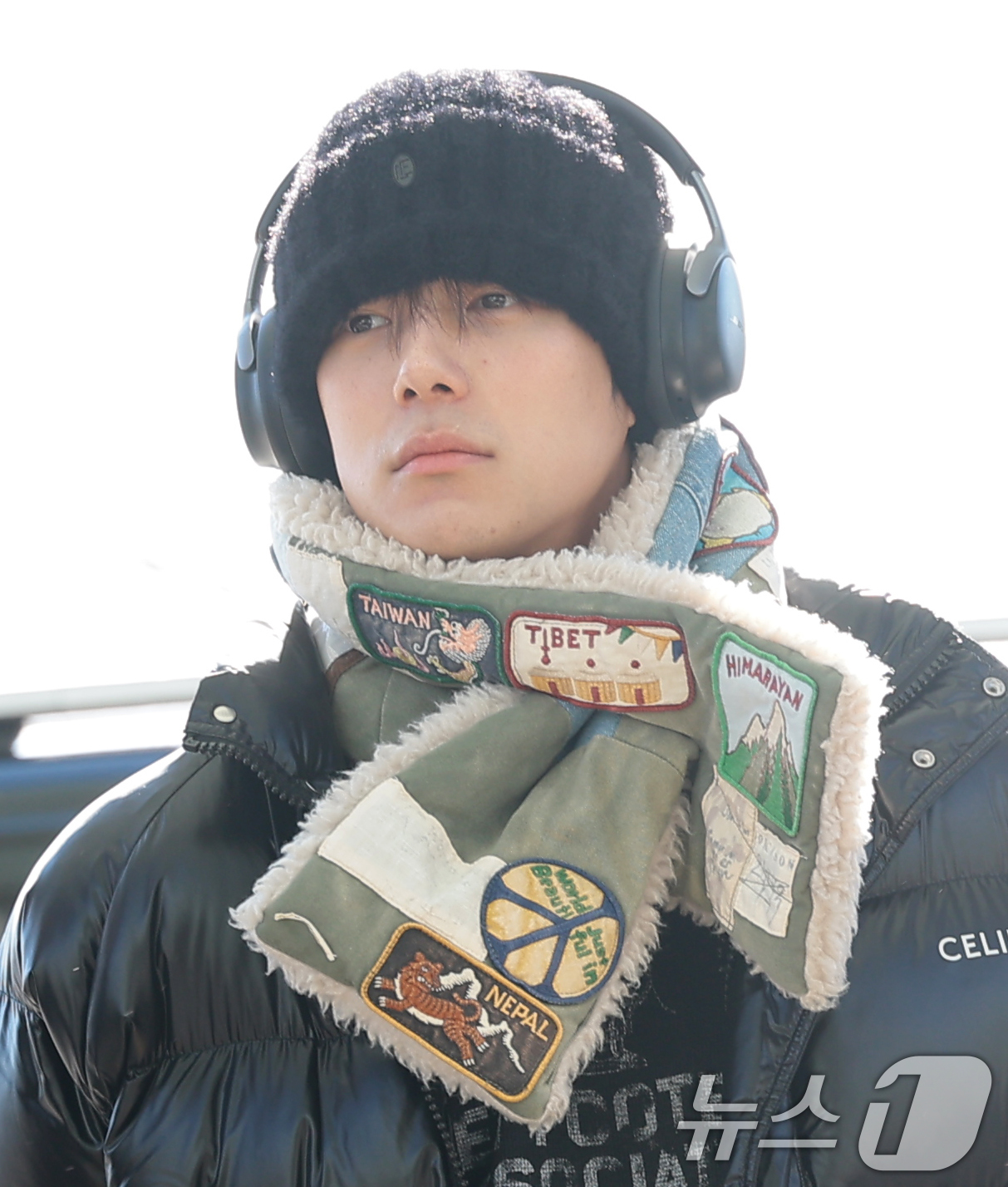 (인천공항=뉴스1) 권현진 기자 = 몬스타엑스 민혁이 해외 일정을 위해 5일 인천국제공항을 통해 대만으로 출국하고  있다. 2025.12.5/뉴스1