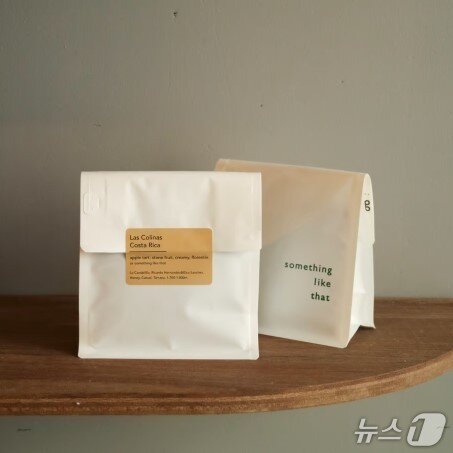 본문 이미지 - 친환경 패키징 프로테고가 적용된 커피용기. (한솔제지 제공)