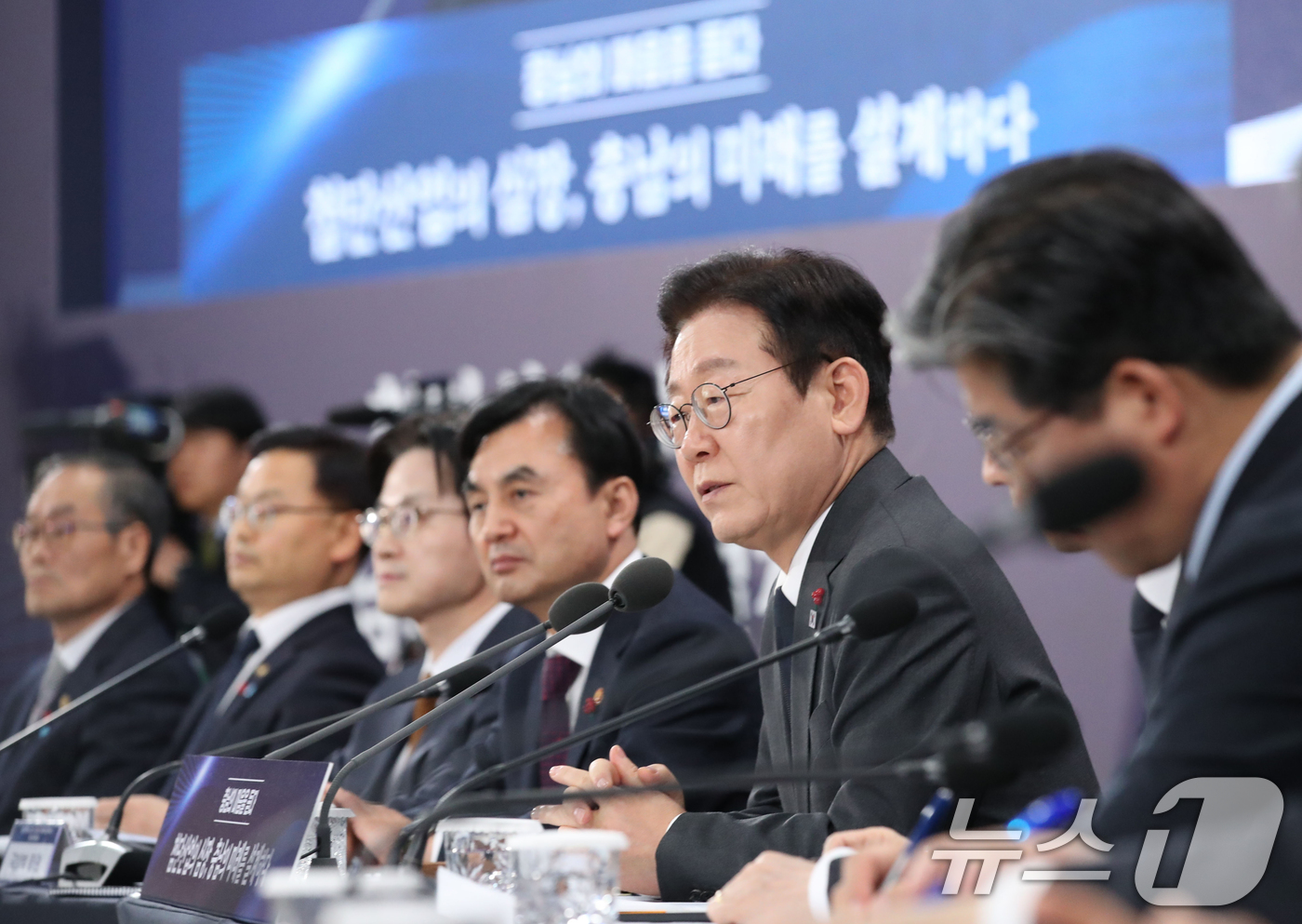 (천안=뉴스1) 대전충남사진공동취재단 = 이재명 대통령이 5일 오후 충남 천안 한국기술교육대학교에서 열린 ‘충남의 마음을 담다’ 타운홀미팅 간담회에서 발언을 하고 있다. 2025. …